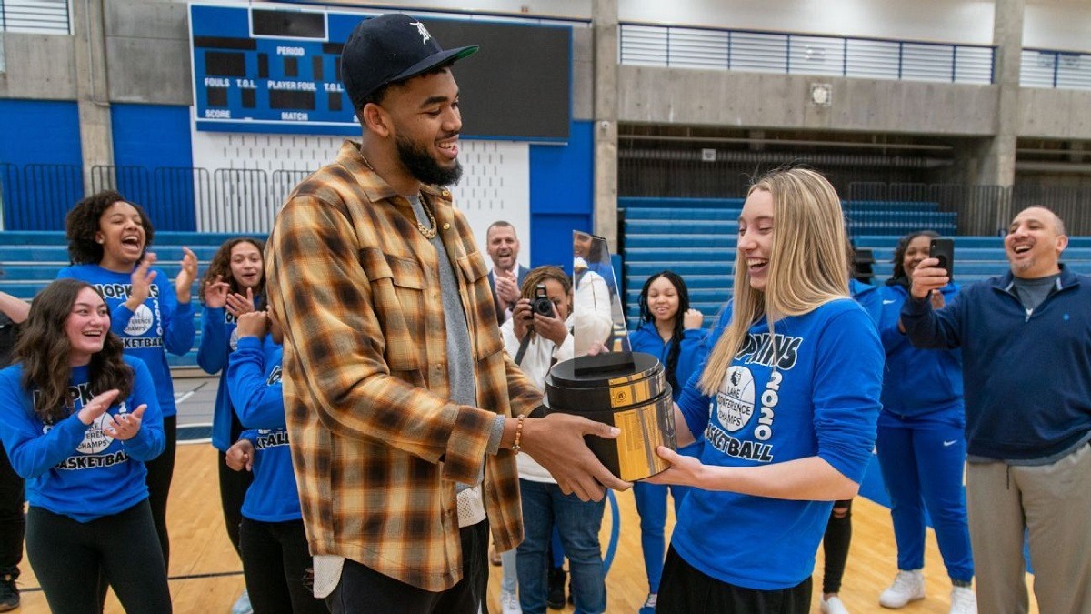 Paige Bueckers Buckets National Player of Year Minnesota UCONN