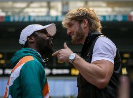 Floyd Mayweather Jr. (left) and Logan Paul (right) will square off in an exhibition boxing match on Sunday. (Image: Eva Marie Uzcategui/AFP/Getty)