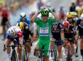 Mark Cavendish wins his second sprint stage this week for Deceuninck-QuickStep with a thrilling victory at Stage 6 in Chateauroux. (Image: AP)