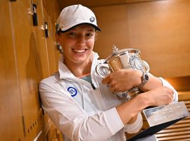 Iga Swiatek claimed her second French Open title on Sunday, and will head into Wimbledon as the clear favorite to win another Grand Slam. (Image: Getty)