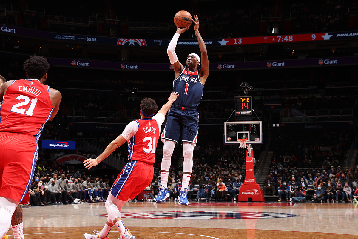 Kentavious Caldwell-Pope from the Washington Wizards pulls up for a jump shot against the Philadelphia 76ers. (Image: Steph Goslin/Getty)